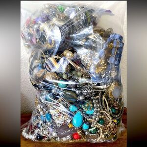 3 LBs UNSEARCHED VTG 2 MOD JEWELRY LOT~ WEARABLE